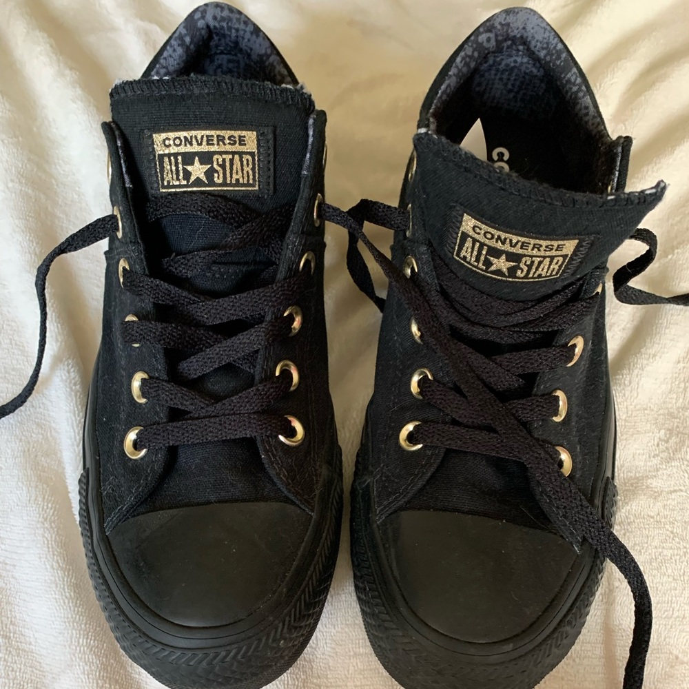 Converse shoes size 9